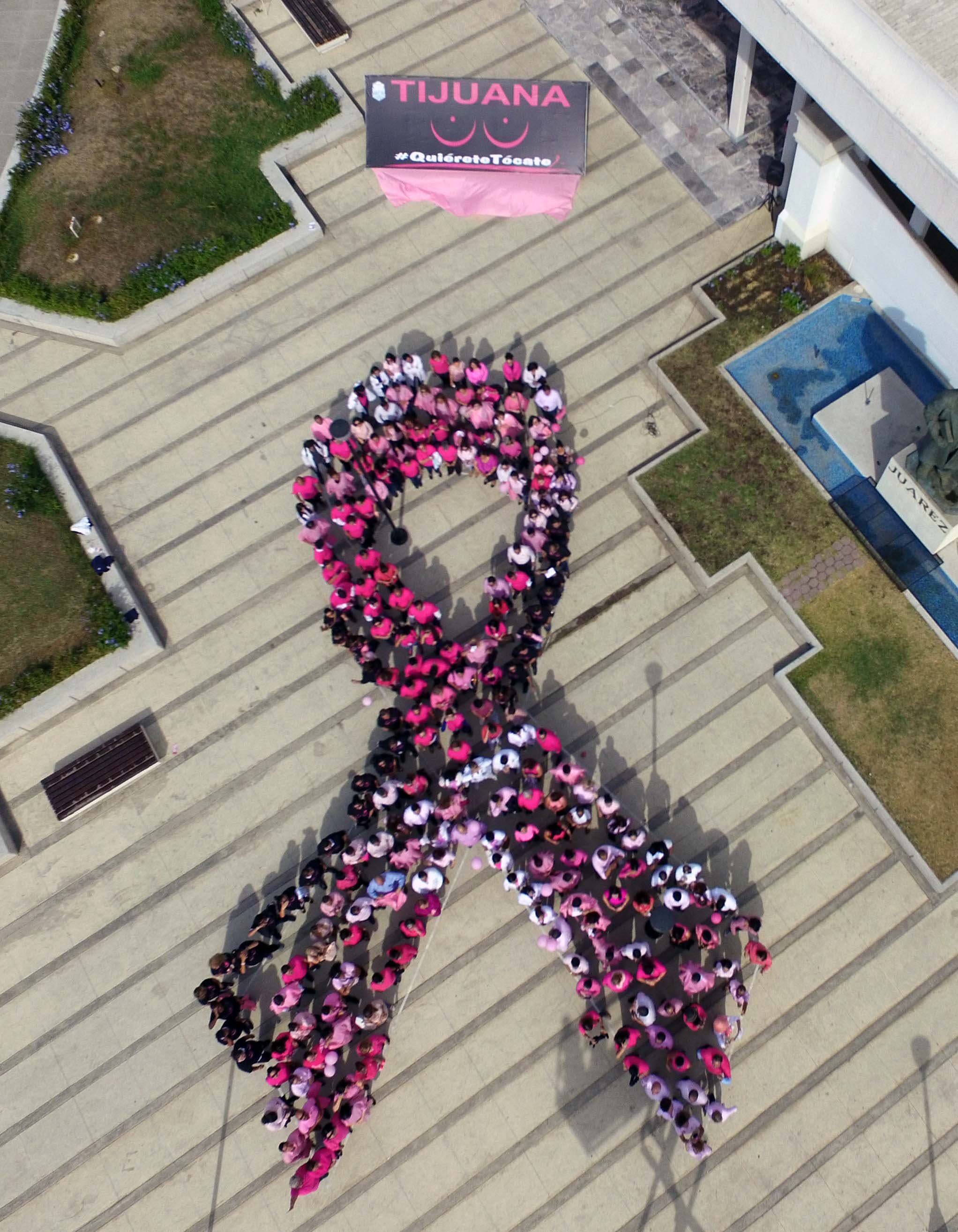 Se unen contra el cáncer de mama en jornada de salud
