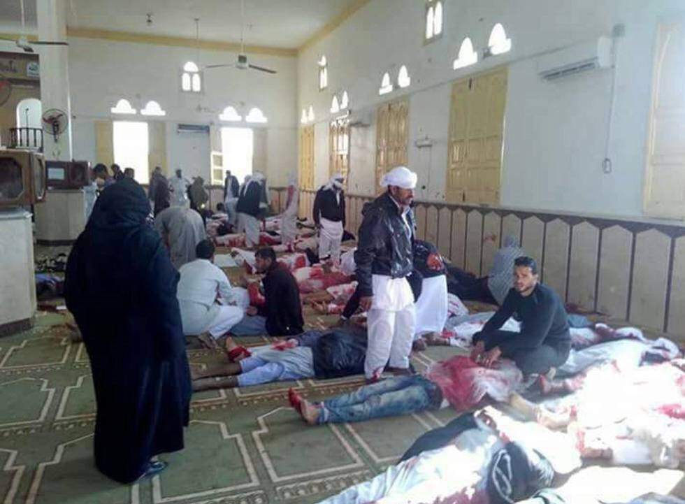 Más de 200 muertos por atentado en una mezquita de Egipto