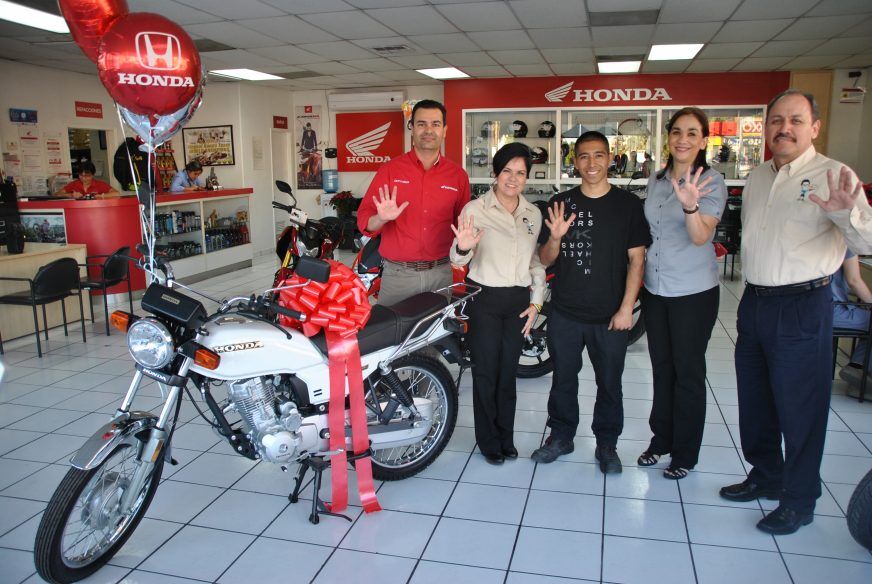 Gana motocicleta apoyando a Cimarrones de UABC