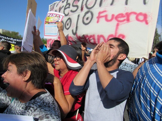 Entre reclamos realizan desfile por Día del Trabajo en Mexicali