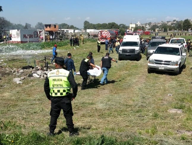 Reportan muertos por explosiones en Tultepec; entre ellos bomberos y policías