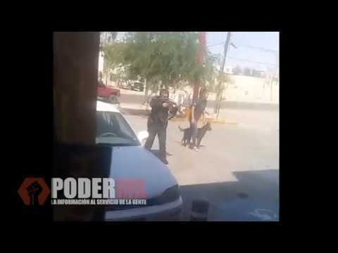 Mujer policía somete a violento sujeto armado