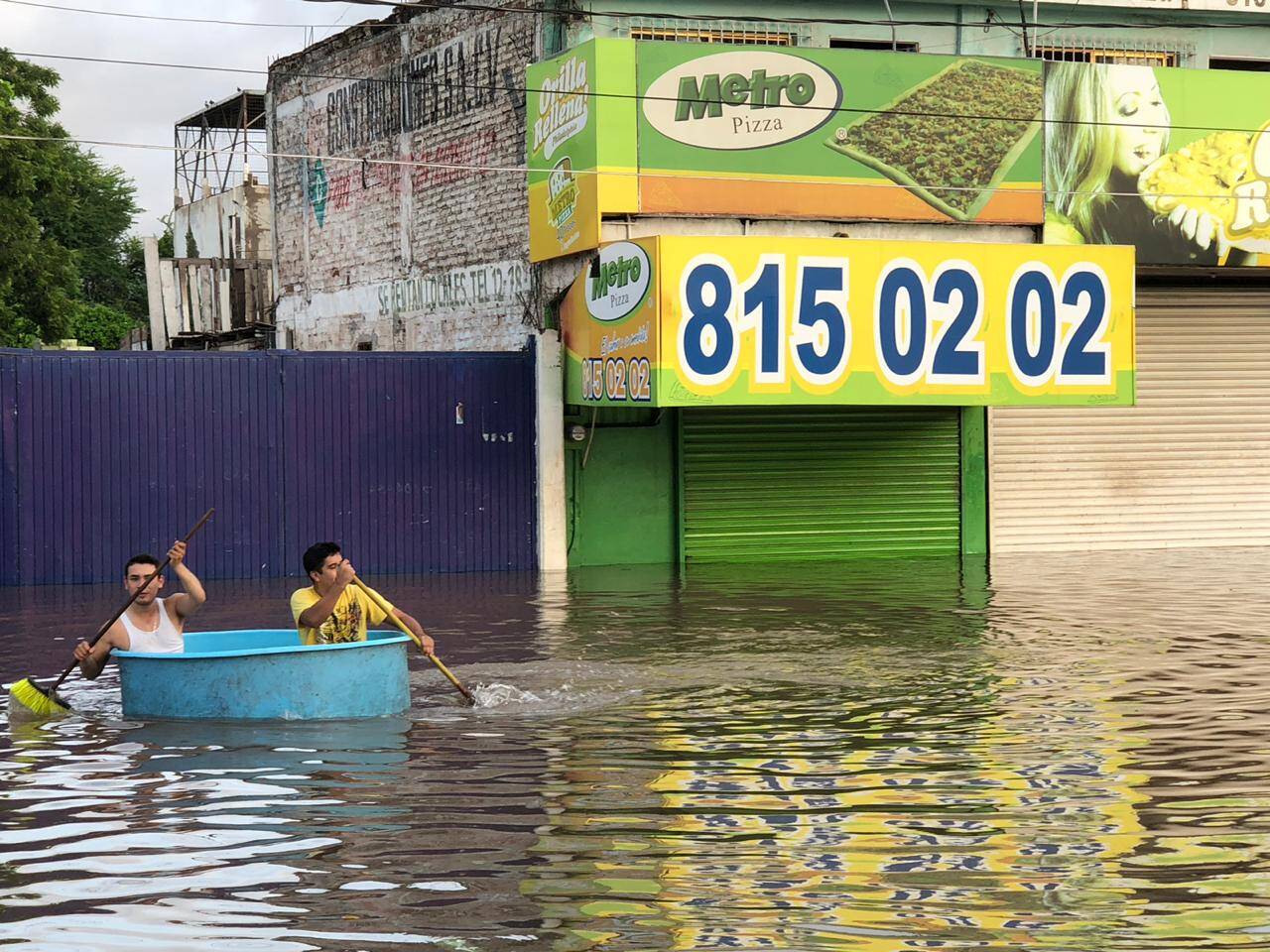 Atienden riesgos de insalubridad tras inundaciones en Sinaloa