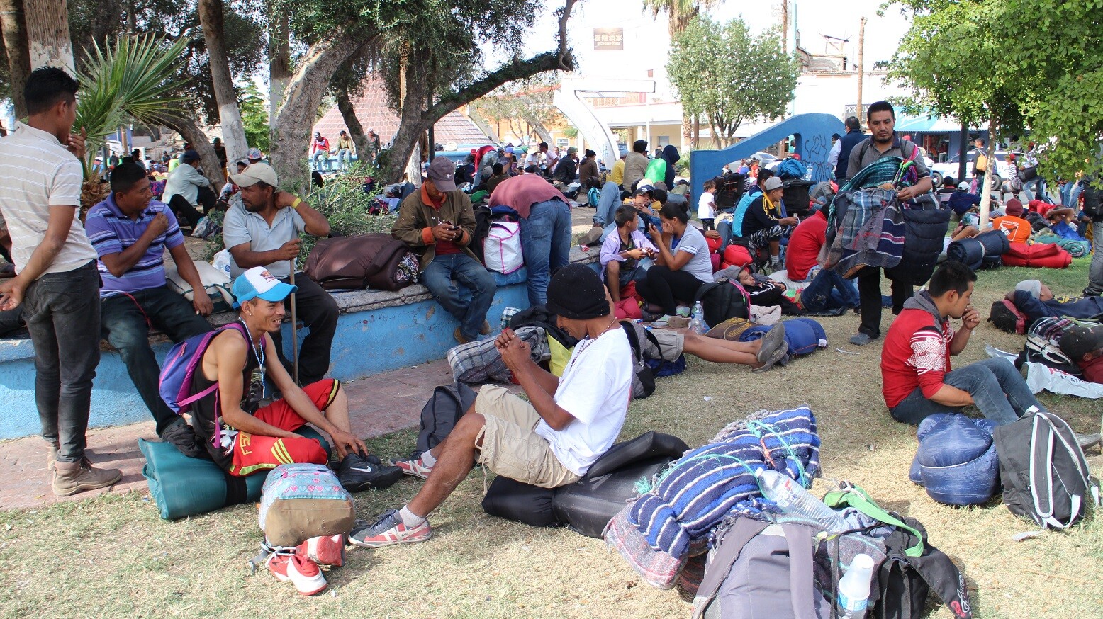 Van diez migrantes deportados por cometer faltas en Baja California