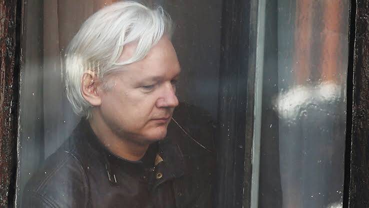 Detienen a Assange, fundador de Wikileaks