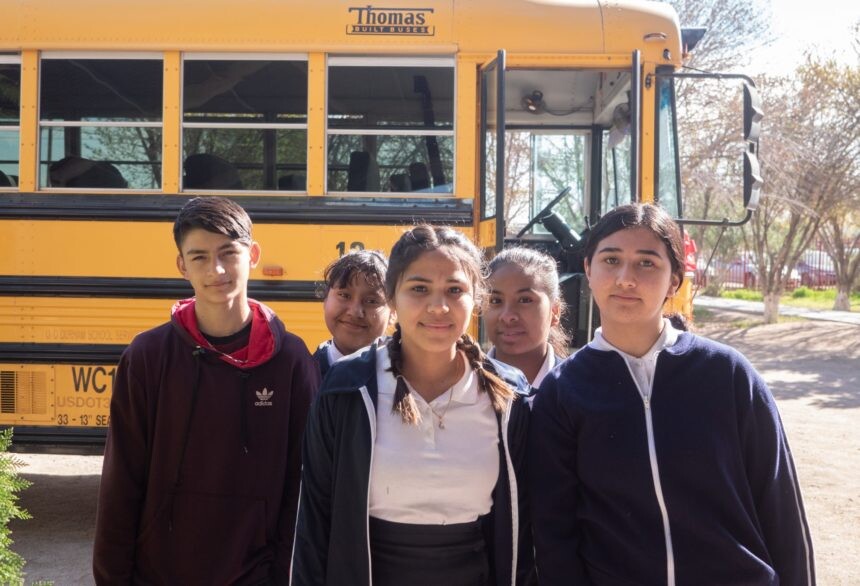 Constellation Brands dona camión escolar a secundaria de Cerro Prieto