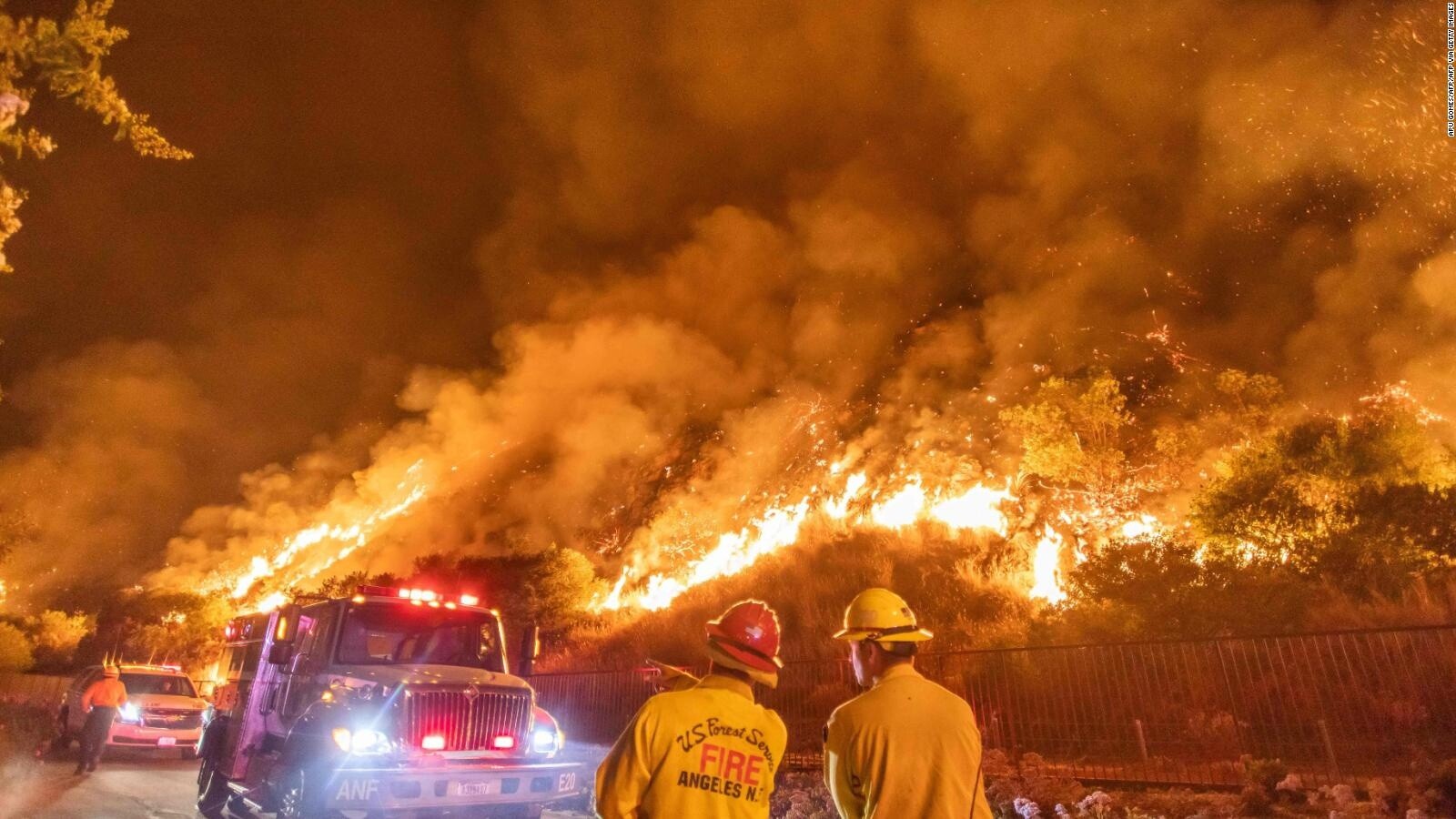 México manda apoyo para combatir incendios en California