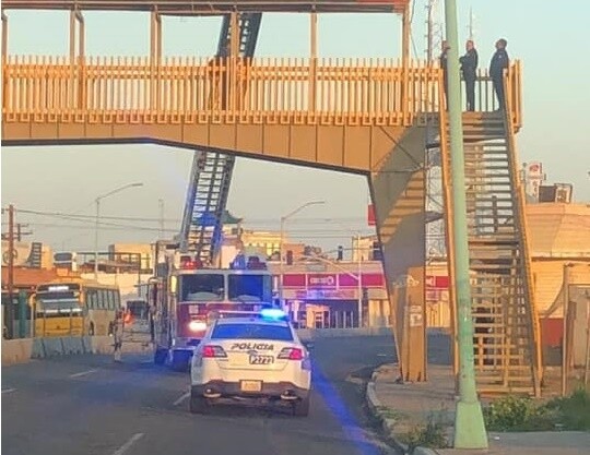 Hondureño intentó tirarse del puente de la central de autobuses