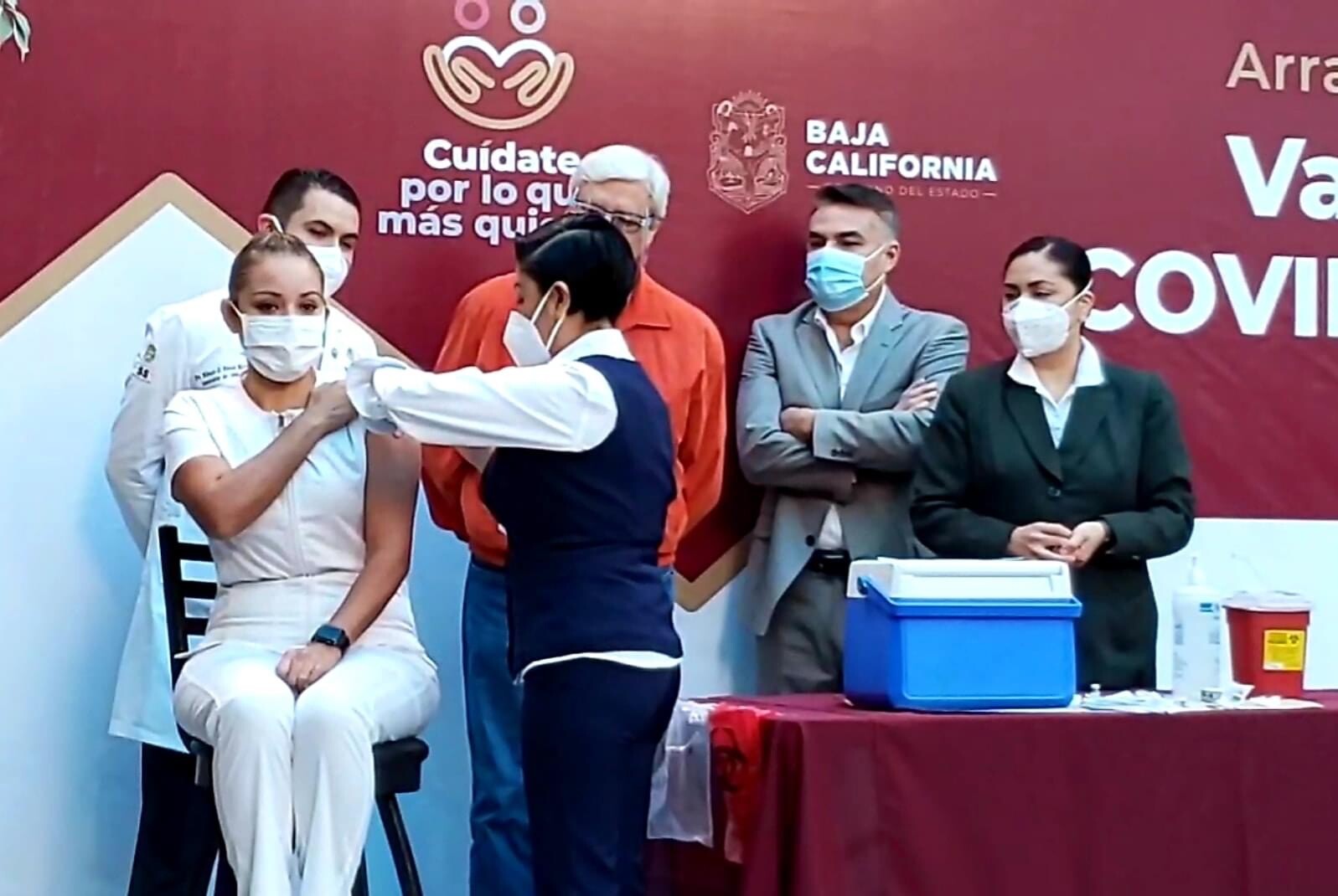 Inicia vacunación en Baja California; en febrero le toca a los abuelos