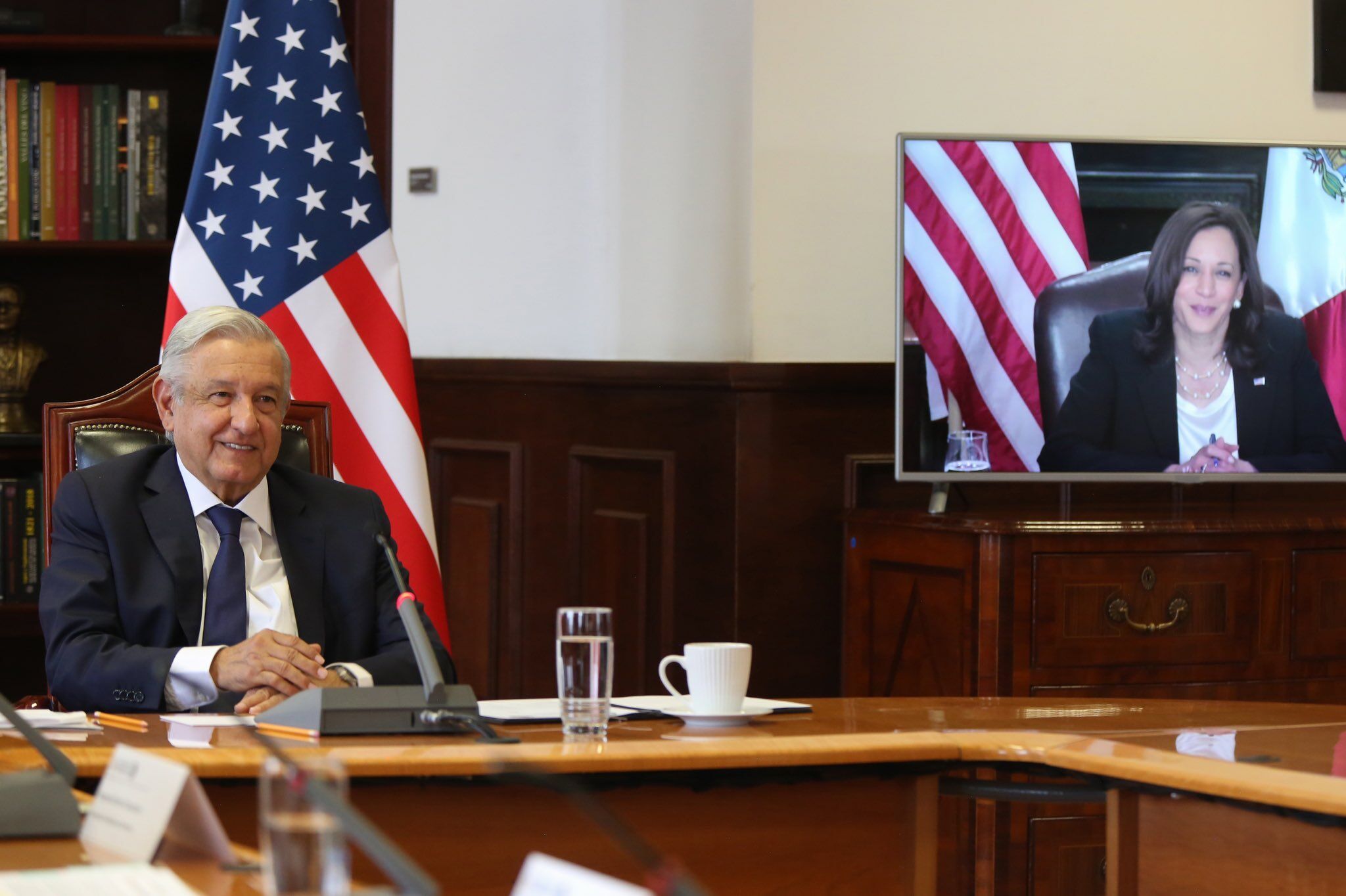 AMLO sostiene reunión virtual con vicepresidenta de EEUU, Kamala Harris