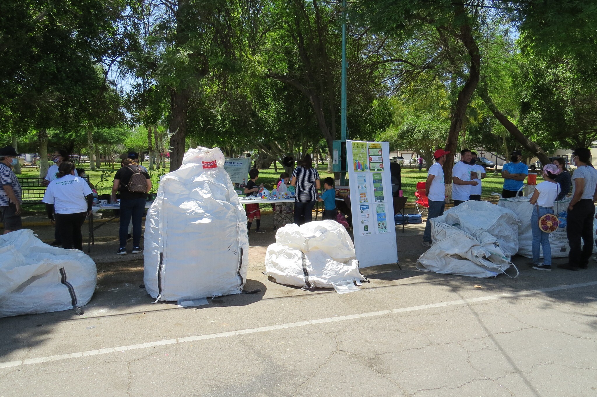 Vecinos se organizan para reciclar y obtener fondos en beneficio de su propia comunidad