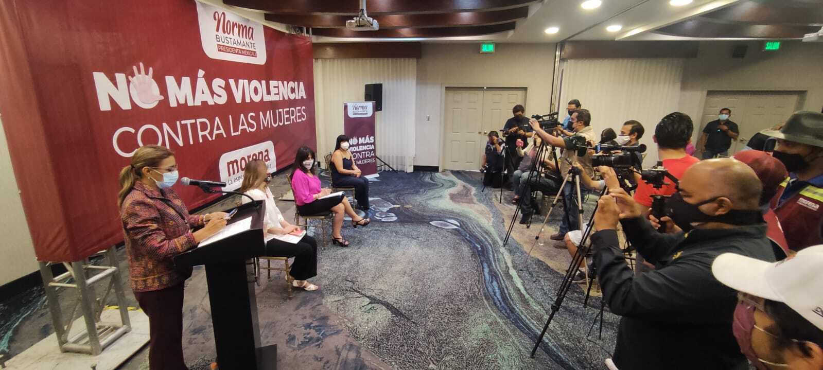 Norma Bustamante presenta plan contra la violencia hacia la mujer