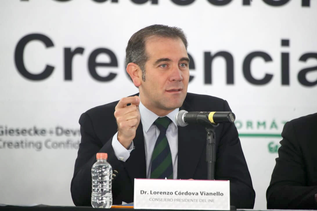 Lorenzo Córdova llama a la defensa del INE