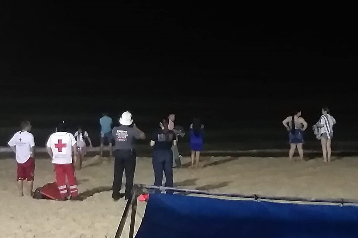 Fallece joven en playa de San Felipe al querer rescatar a sus sobrinos