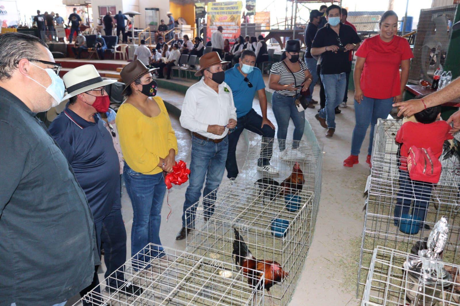 Manuel Guerrero acude a la Expo Gallo en el Tamaulipas