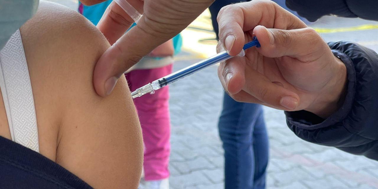 Ya están vacunando a jóvenes de 14 en B.C.