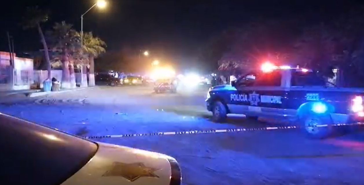 Balacera en San Luis R.C., 2 policías heridos, un gatillero muerto