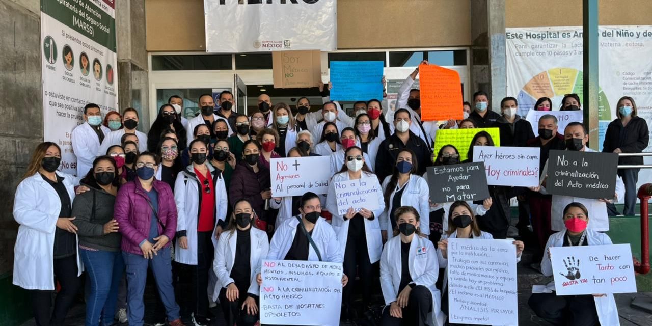 Médicos del IMSS protestan por despido de implicados en Caso Keren