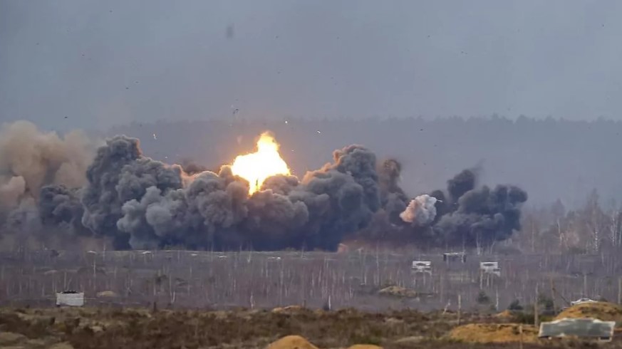 Rusia comienza bombardeo a Ucrania