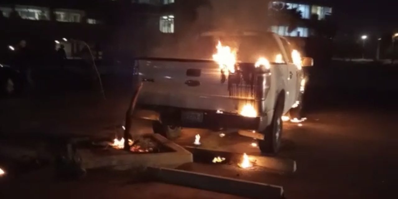 Detienen a sospechoso de quema de autos en Tijuana