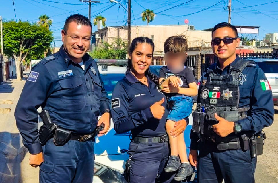 Arturo de 3 años, cumplió su sueño de ser policía