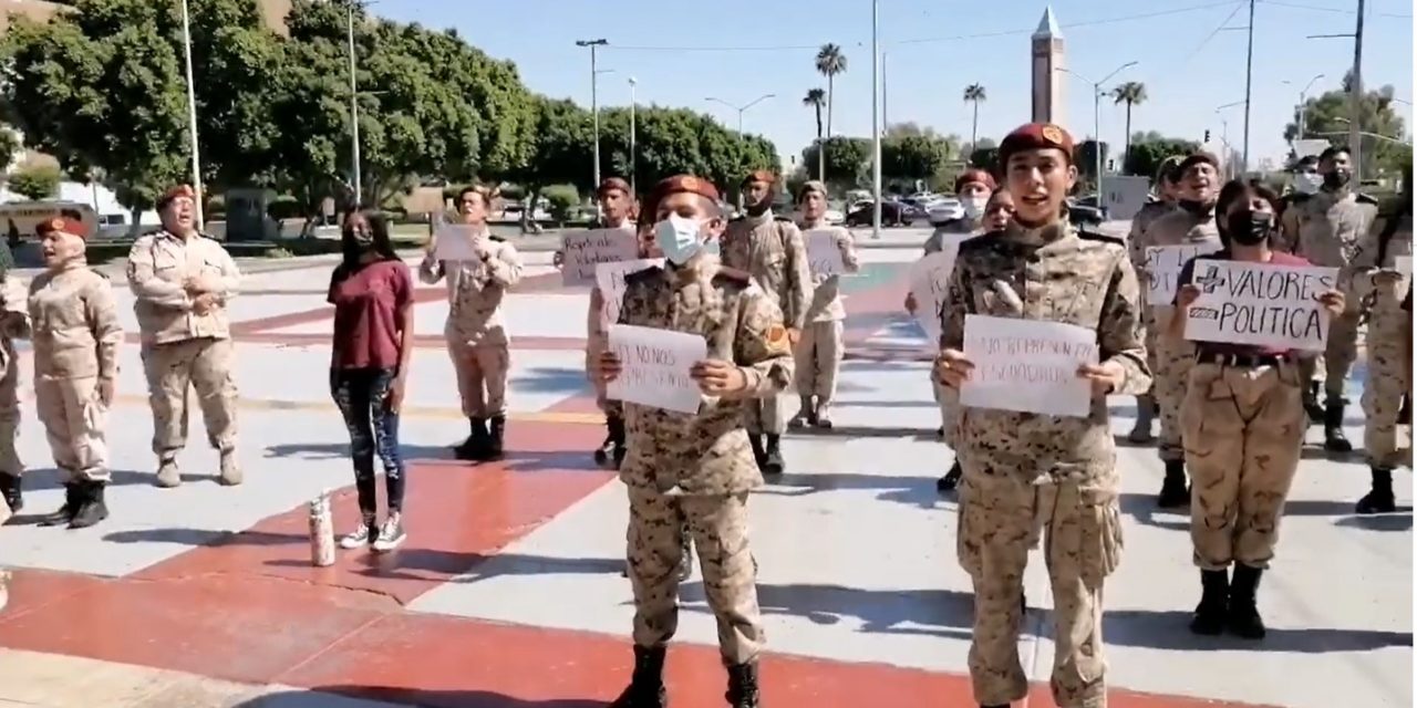 Protesta del Escuadrón Juvenil llega a Palacio; Alcaldesa pide tiempo