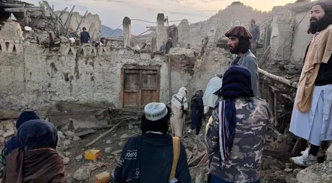 Más de mil muertos tras terremoto en Afganistán