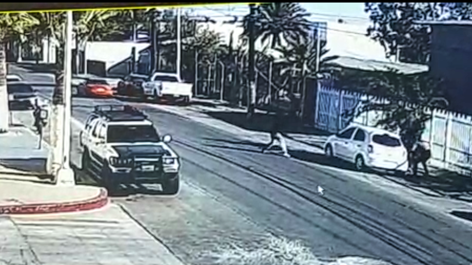 Videograban asesinato de hombre frente a empresa de seguridad