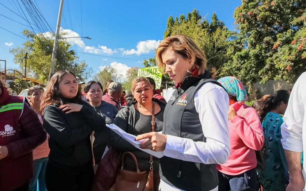 Marina del Pilar visita a vecinos del Este de Tijuana