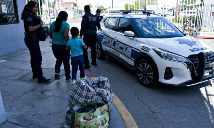 Abandonan a madre e hijo guatemaltecos, la Policía los atendió