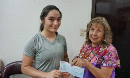 Apoya ‘Coty’ Molina a estudiantes en regreso a clases