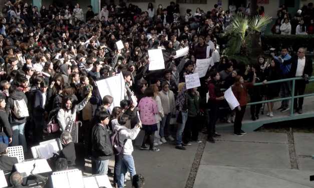 Dura protesta en el 50 Aniversario de la Prepa Lázaro Cárdenas